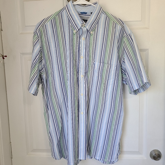 (611) Izod Men's Classic Short Sleeve Button Down Shirt, Size: L Color: Striped - Picture 2 of 11